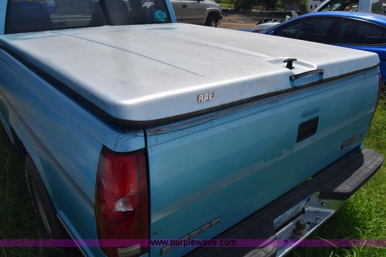 image for item K2812 1993 GMC Sierra 1500 Ext. Cab pickup truck