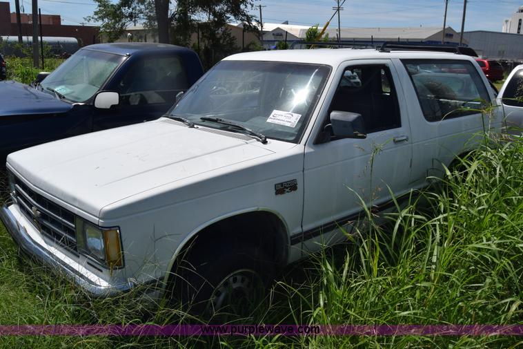 image for item K2813 1987 Chevrolet S10 Blazer SUV