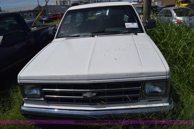 image for item K2813 1987 Chevrolet S10 Blazer SUV