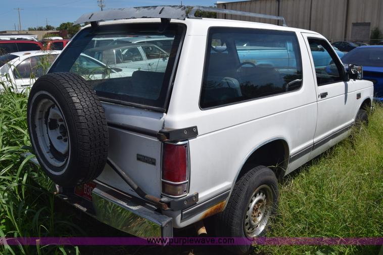 image for item K2813 1987 Chevrolet S10 Blazer SUV