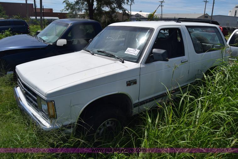 image for item K2813 1987 Chevrolet S10 Blazer SUV