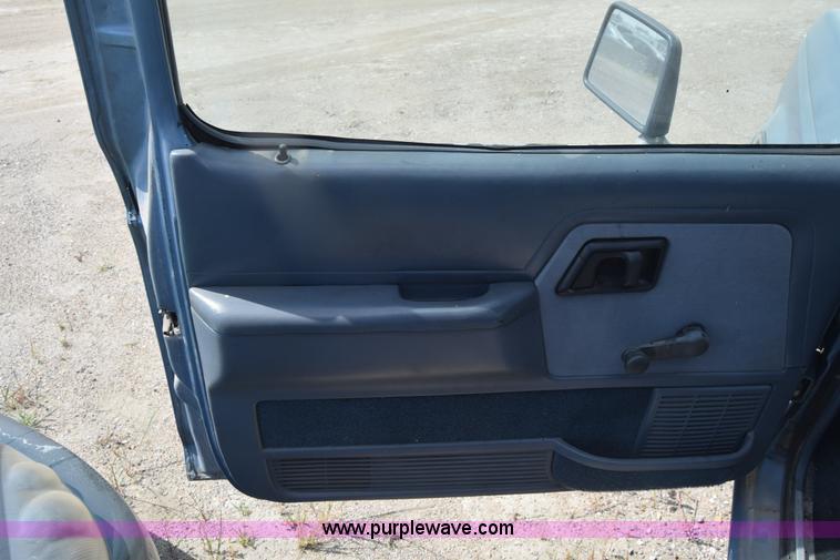 image for item K2828 1990 Ford Ranger SuperCab pickup truck