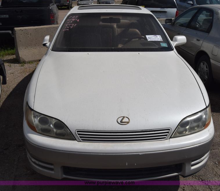 image for item K2829 1994 Lexus ES 300