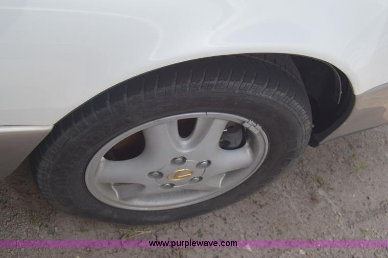 image for item K2829 1994 Lexus ES 300