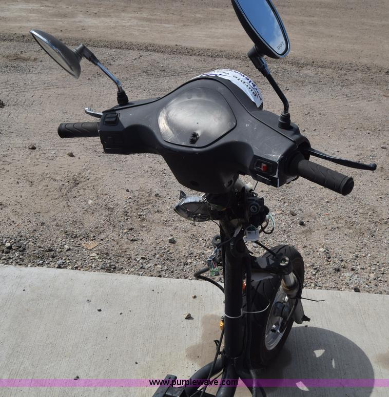 image for item K2832 2014 Tao Tao moped