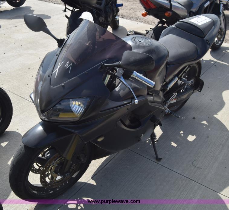 image for item K2833 2002 Honda CBR600F4 motorcycle