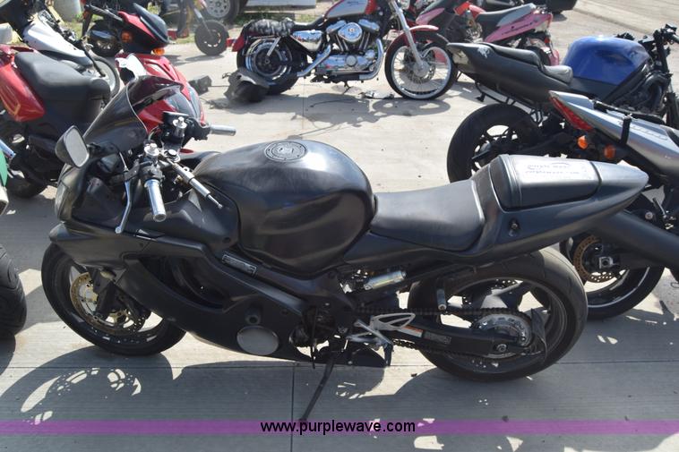 image for item K2833 2002 Honda CBR600F4 motorcycle