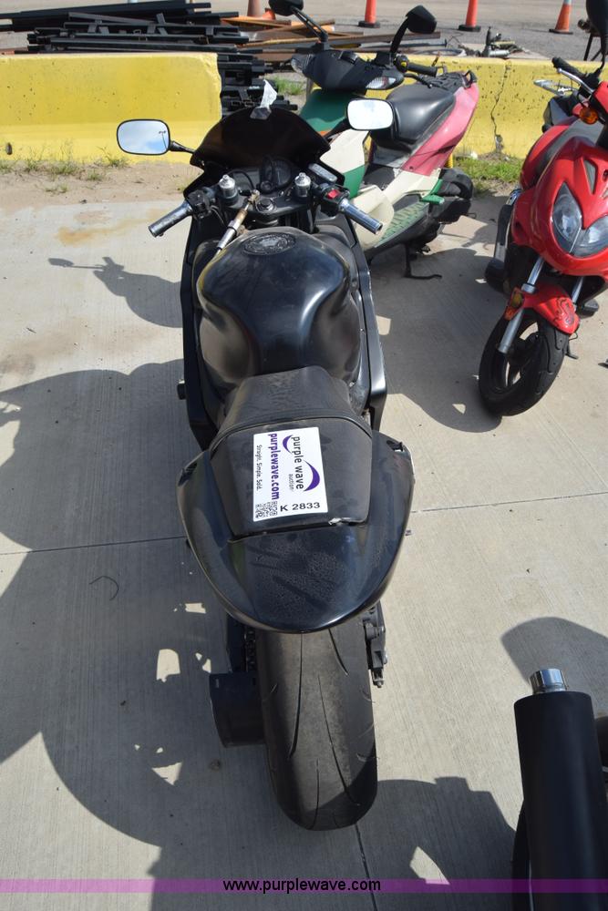 image for item K2833 2002 Honda CBR600F4 motorcycle