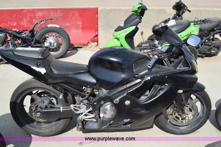 image for item K2833 2002 Honda CBR600F4 motorcycle