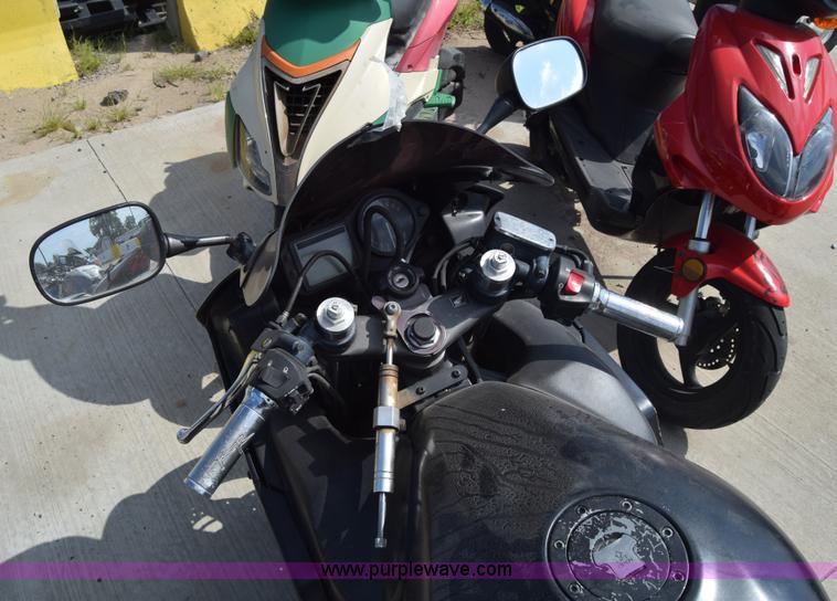 image for item K2833 2002 Honda CBR600F4 motorcycle