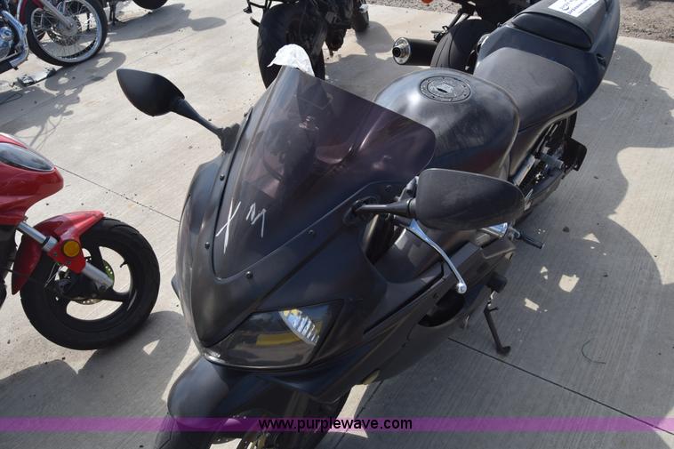 image for item K2833 2002 Honda CBR600F4 motorcycle