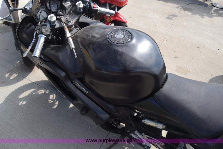 image for item K2833 2002 Honda CBR600F4 motorcycle