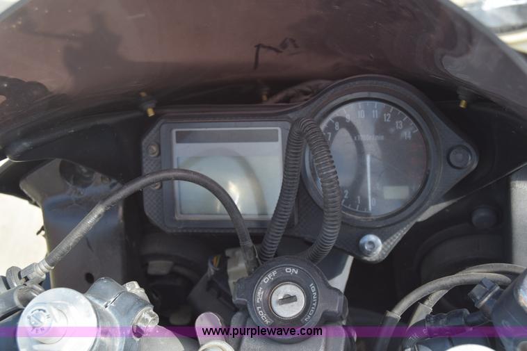 image for item K2833 2002 Honda CBR600F4 motorcycle