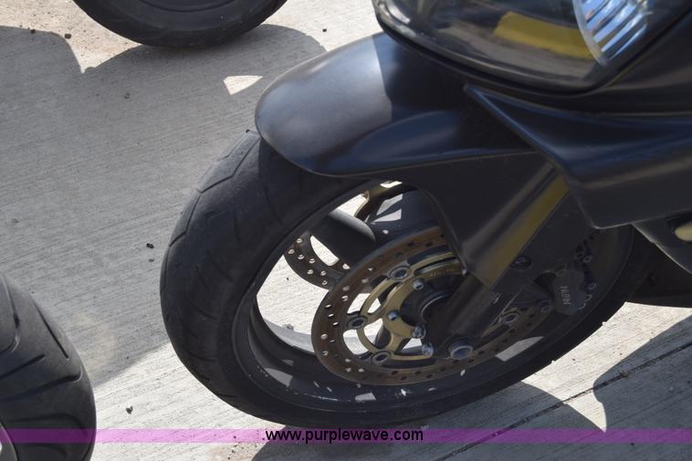 image for item K2833 2002 Honda CBR600F4 motorcycle