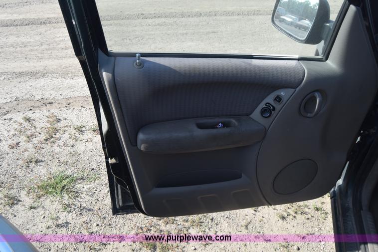 image for item K2837 2002 Jeep Liberty SUV