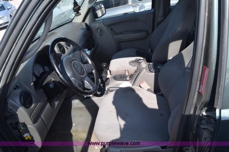 image for item K2837 2002 Jeep Liberty SUV