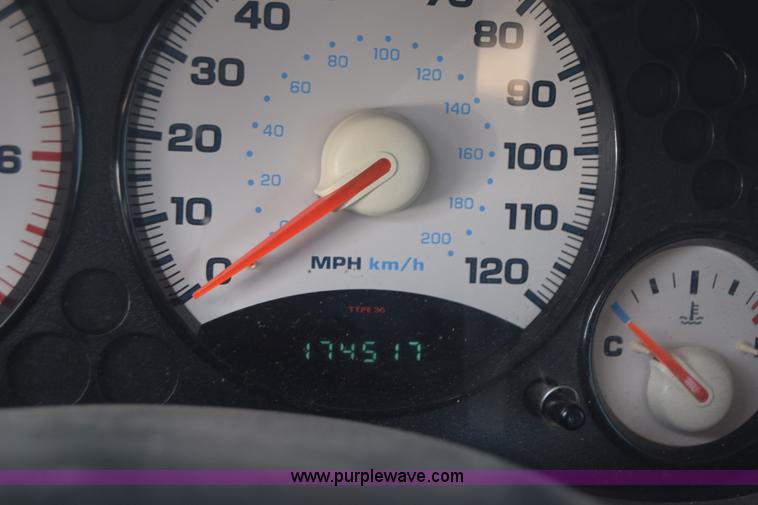 image for item K2837 2002 Jeep Liberty SUV