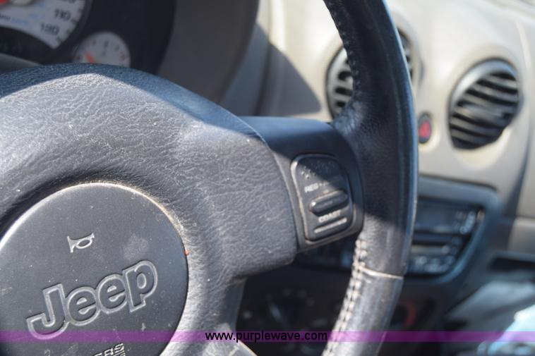 image for item K2837 2002 Jeep Liberty SUV