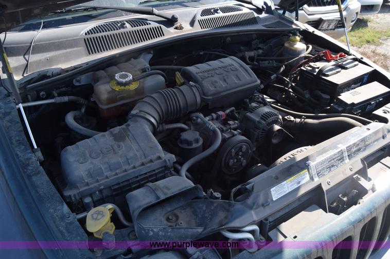 image for item K2837 2002 Jeep Liberty SUV