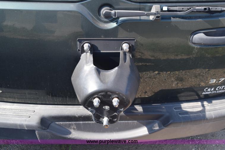 image for item K2837 2002 Jeep Liberty SUV