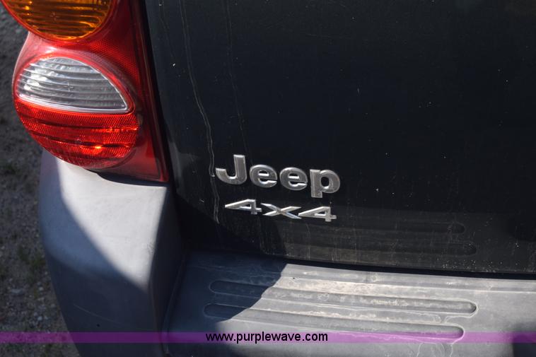 image for item K2837 2002 Jeep Liberty SUV