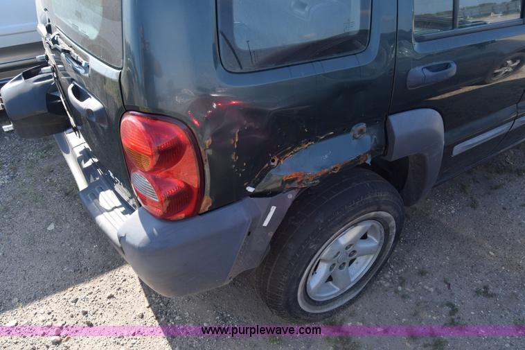 image for item K2837 2002 Jeep Liberty SUV