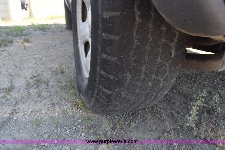 image for item K2837 2002 Jeep Liberty SUV