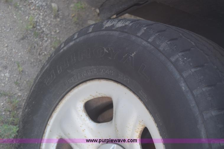 image for item K2837 2002 Jeep Liberty SUV