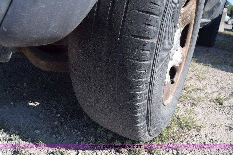 image for item K2837 2002 Jeep Liberty SUV