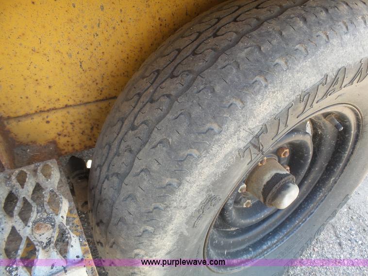 image for item DA2752 1997 Rosco RA200 pot hole patcher