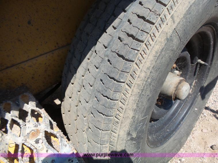 image for item DA2752 1997 Rosco RA200 pot hole patcher