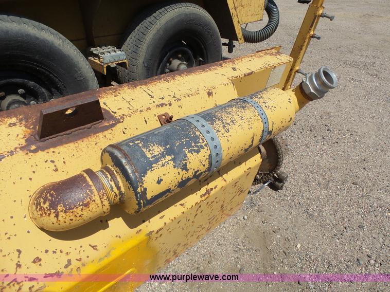 image for item DA2752 1997 Rosco RA200 pot hole patcher