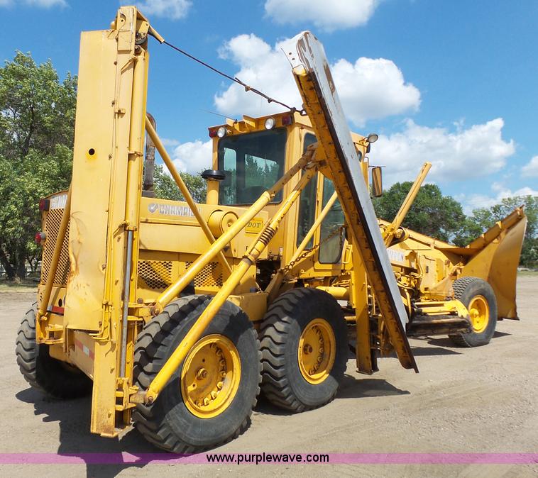 image for item DA2756 1984 Champion 730A motor grader