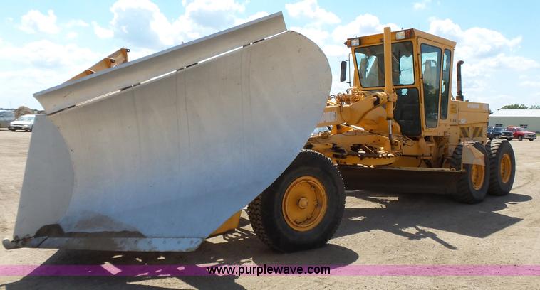 image for item DA2756 1984 Champion 730A motor grader