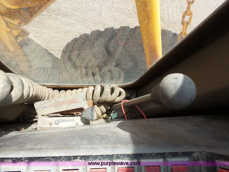 image for item DA2756 1984 Champion 730A motor grader