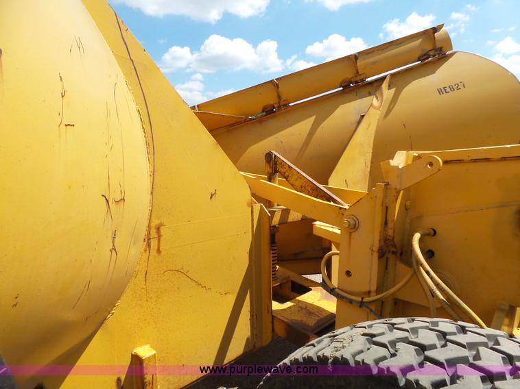 image for item DA2756 1984 Champion 730A motor grader