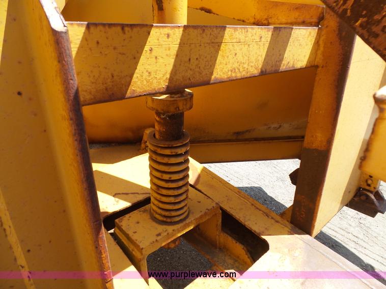 image for item DA2756 1984 Champion 730A motor grader