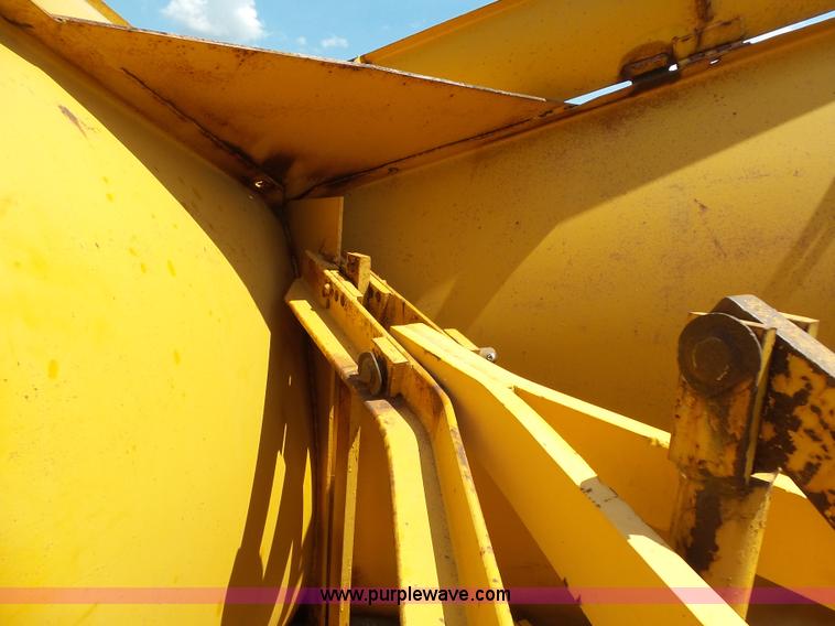 image for item DA2756 1984 Champion 730A motor grader