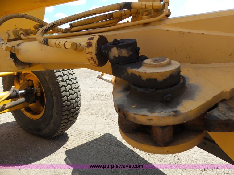 image for item DA2756 1984 Champion 730A motor grader