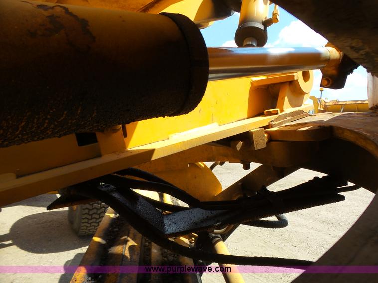 image for item DA2756 1984 Champion 730A motor grader