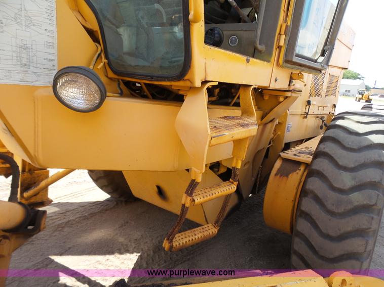 image for item DA2756 1984 Champion 730A motor grader