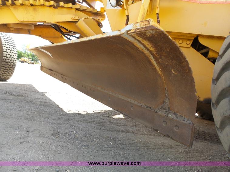 image for item DA2756 1984 Champion 730A motor grader