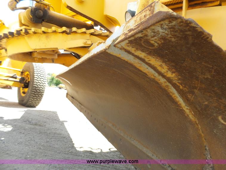 image for item DA2756 1984 Champion 730A motor grader