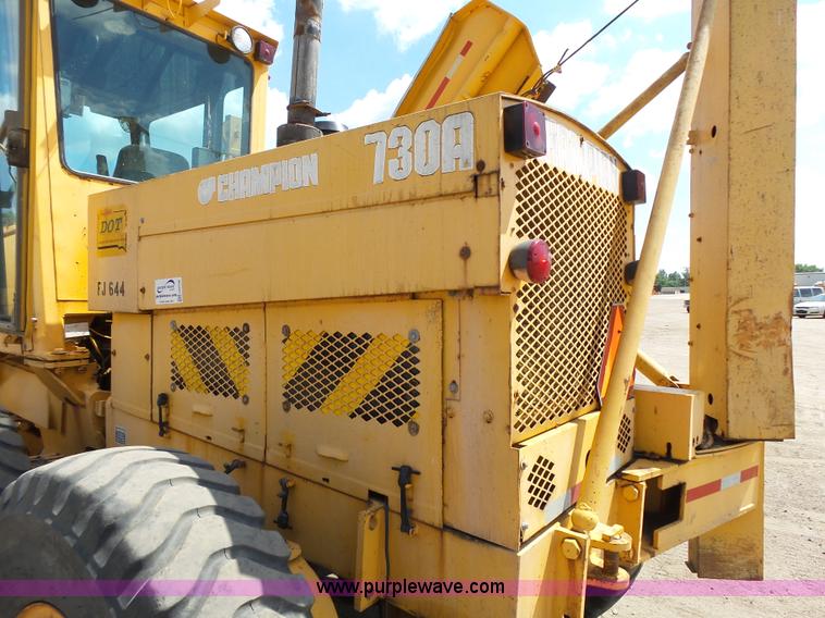 image for item DA2756 1984 Champion 730A motor grader