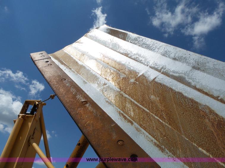 image for item DA2756 1984 Champion 730A motor grader