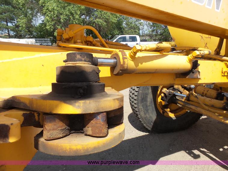 image for item DA2756 1984 Champion 730A motor grader