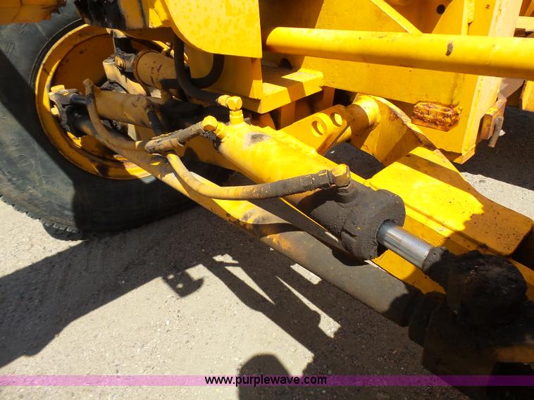 image for item DA2756 1984 Champion 730A motor grader