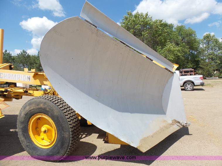 image for item DA2756 1984 Champion 730A motor grader