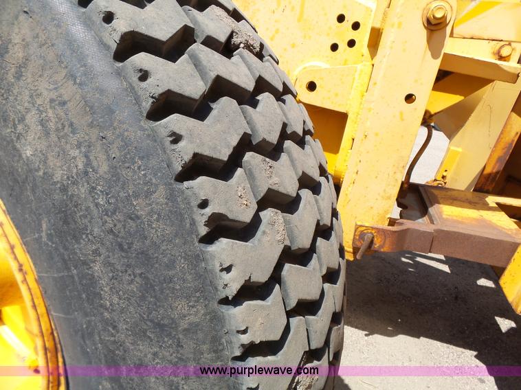 image for item DA2756 1984 Champion 730A motor grader