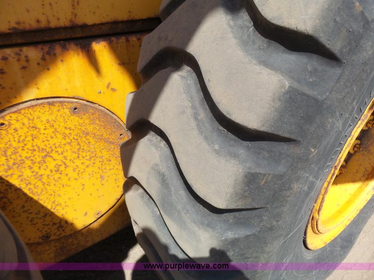 image for item DA2756 1984 Champion 730A motor grader